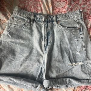GAP Mom Jean Shorts Light Wash
